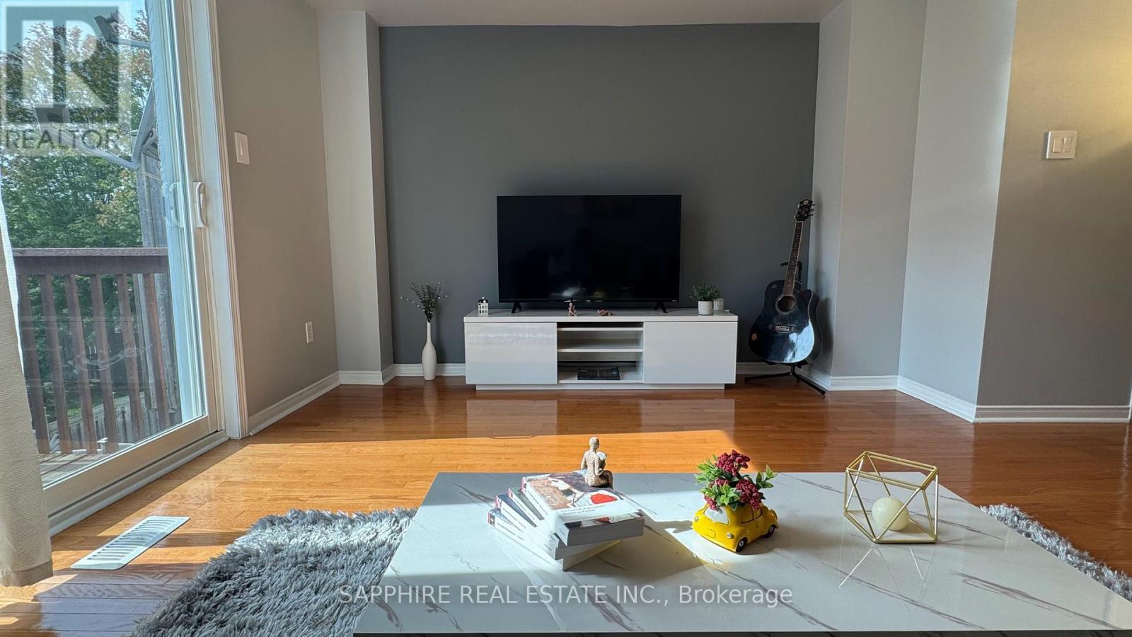 Family Room - 3255 Redpath Circle, Mississauga, ON - Indoor Photo Showing Living Room