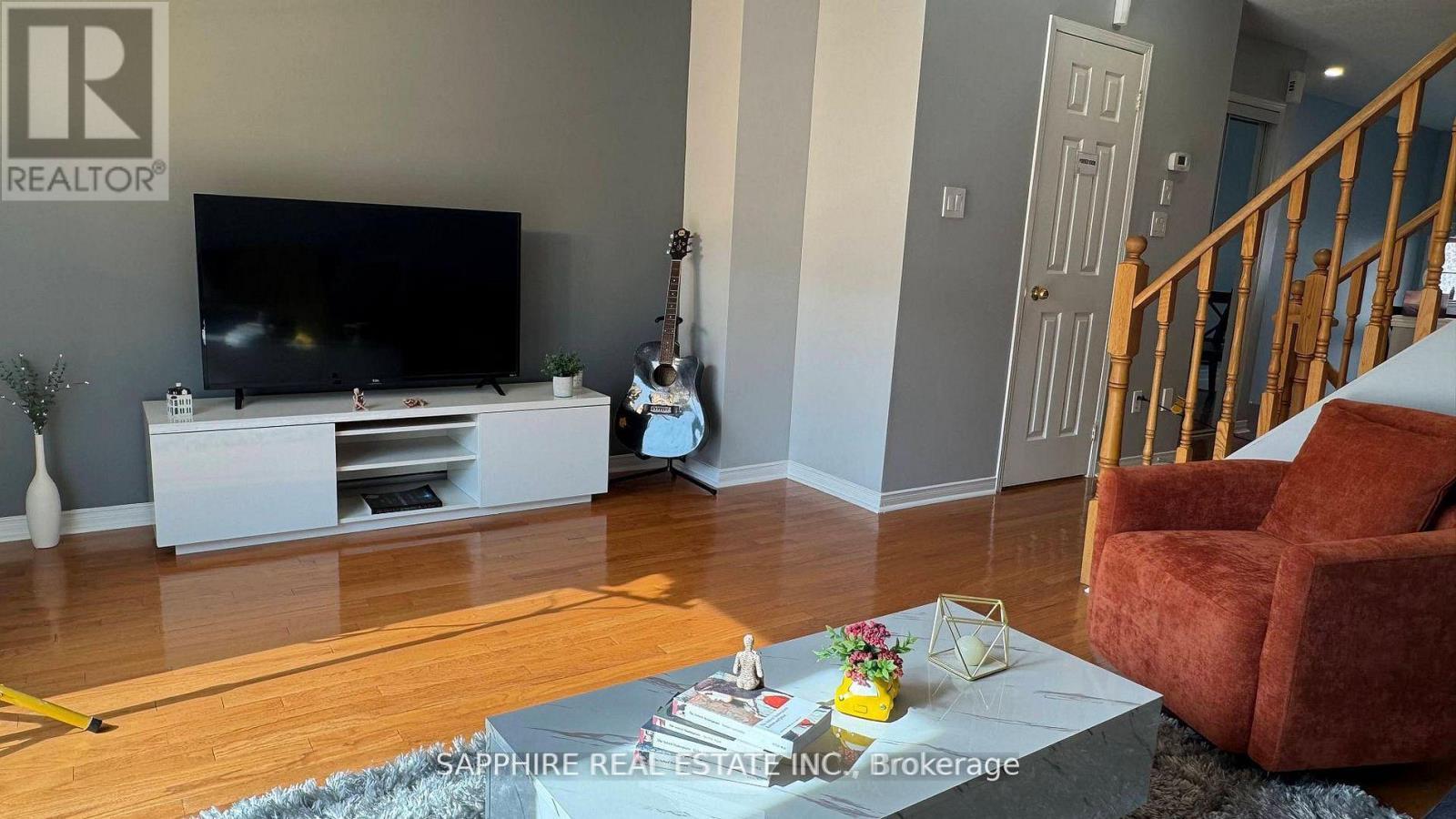 Family Room - 3255 Redpath Circle, Mississauga, ON - Indoor Photo Showing Living Room