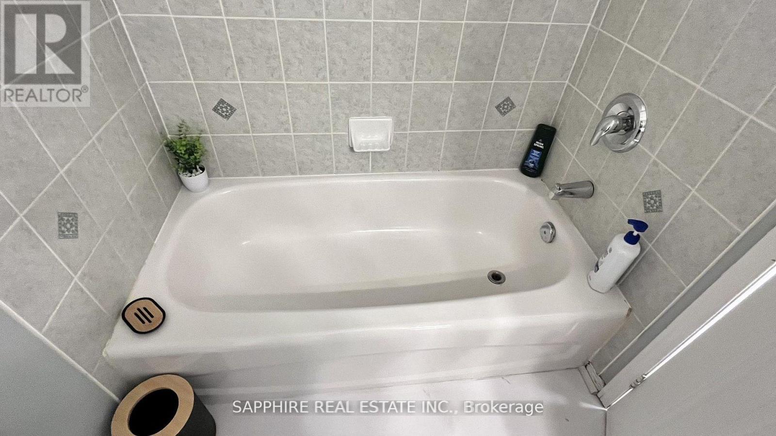 Common washroom - 3255 Redpath Circle, Mississauga, ON - Indoor Photo Showing Bathroom