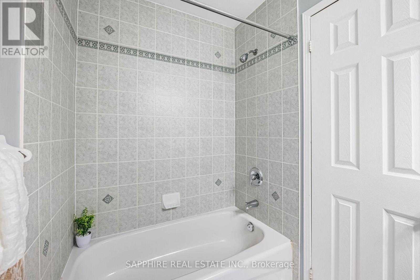 Common washroom - 3255 Redpath Circle, Mississauga, ON - Indoor Photo Showing Bathroom