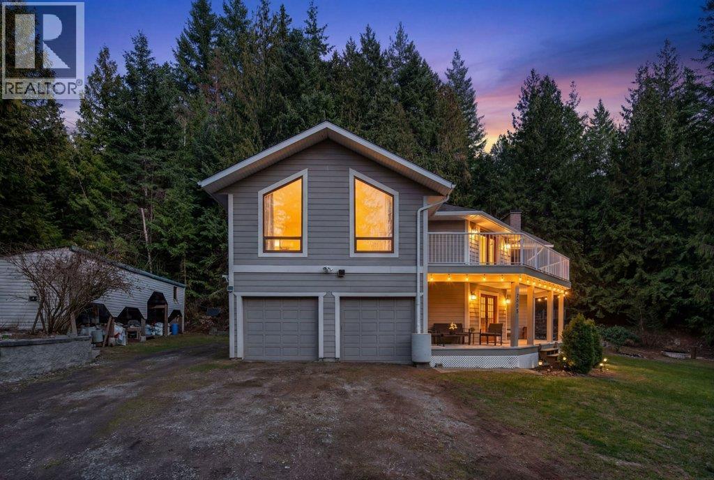 7905 97A Highway, Mara, BC - Outdoor With Deck Patio Veranda