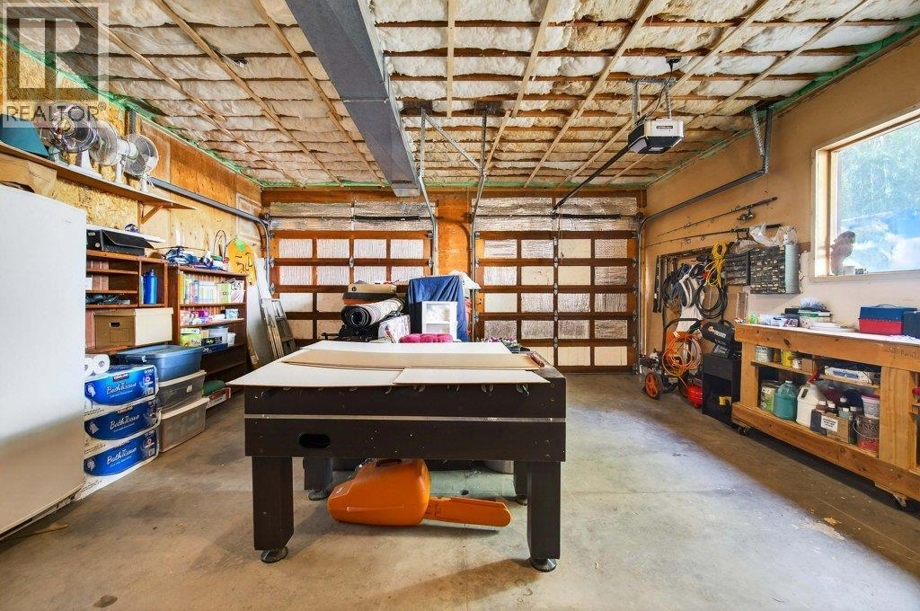 7905 97A Highway, Mara, BC - Indoor Photo Showing Other Room