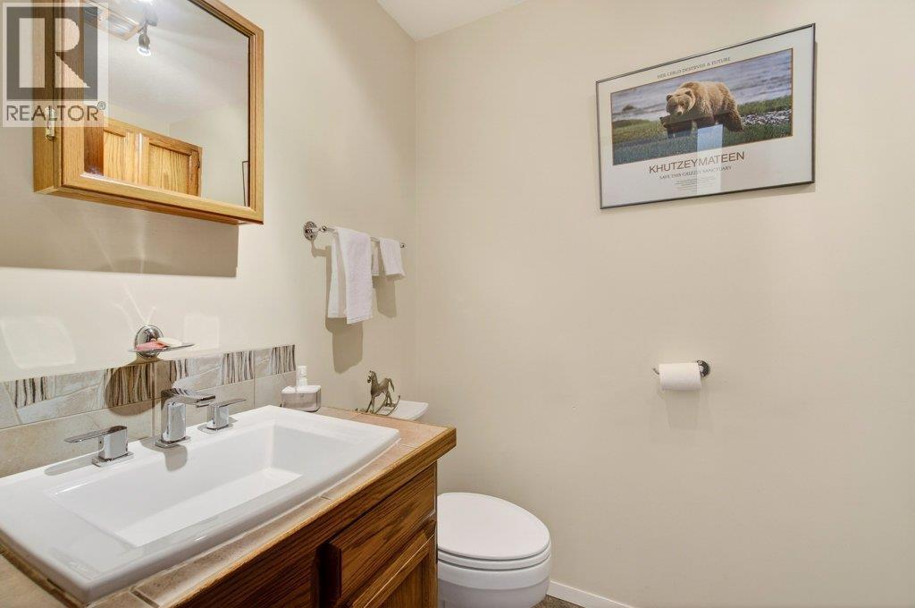 7905 97A Highway, Mara, BC - Indoor Photo Showing Bathroom