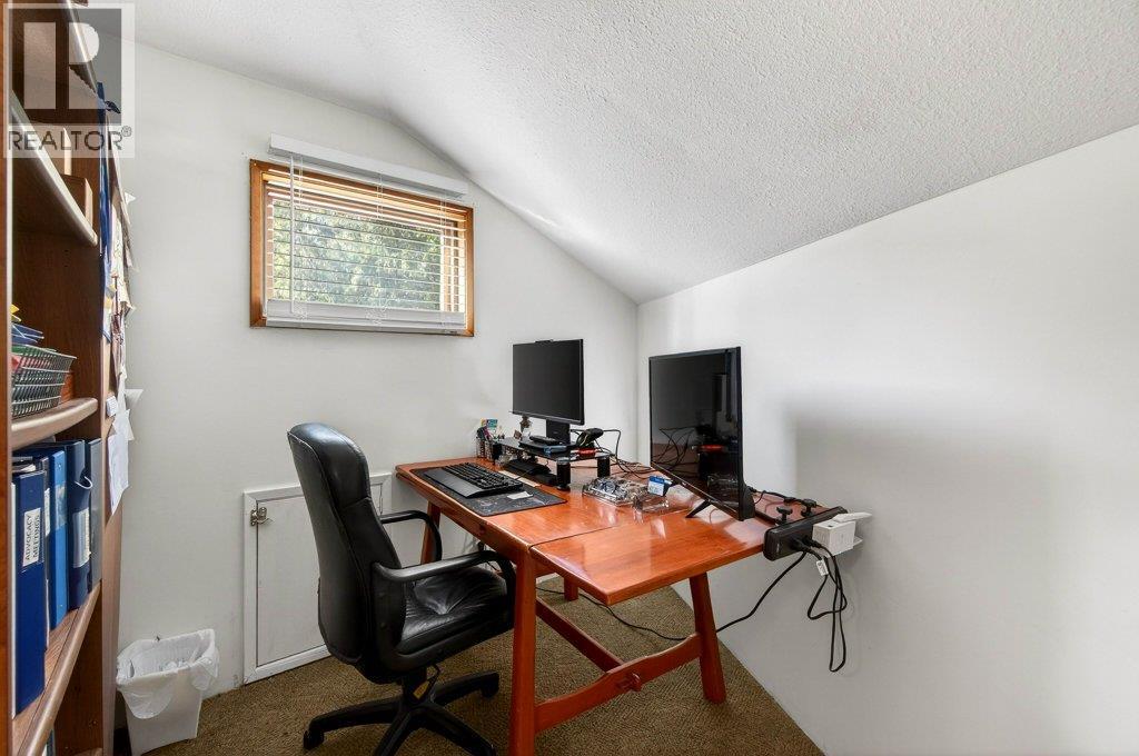 7905 97A Highway, Mara, BC - Indoor Photo Showing Office