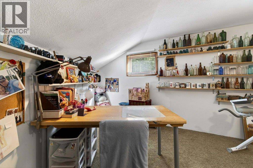 7905 97A Highway, Mara, BC - Indoor