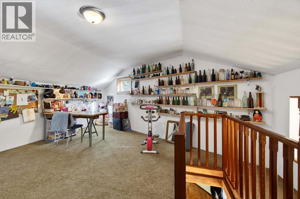 7905 97A Highway, Mara, BC - Indoor Photo Showing Other Room