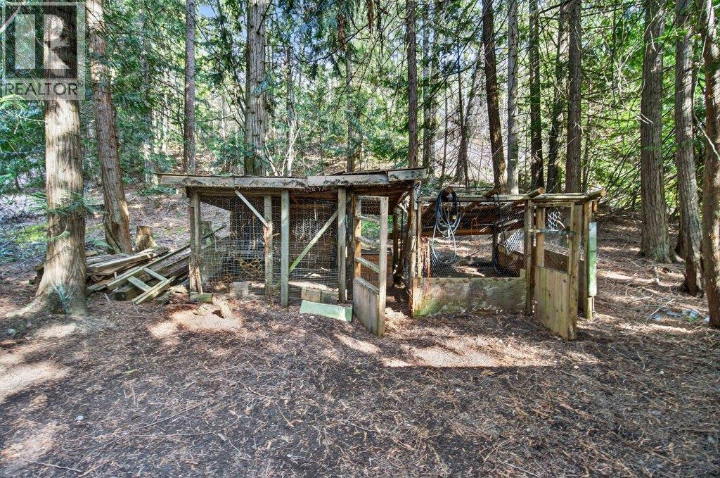 7905 97A Highway, Mara, BC - Outdoor