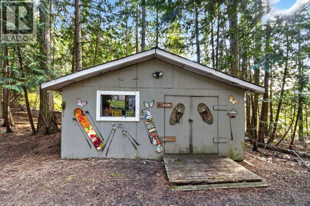 7905 97A Highway, Mara, BC - Outdoor