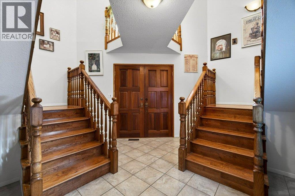 7905 97A Highway, Mara, BC - Indoor Photo Showing Other Room