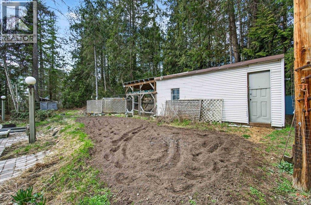 7905 97A Highway, Mara, BC - Outdoor