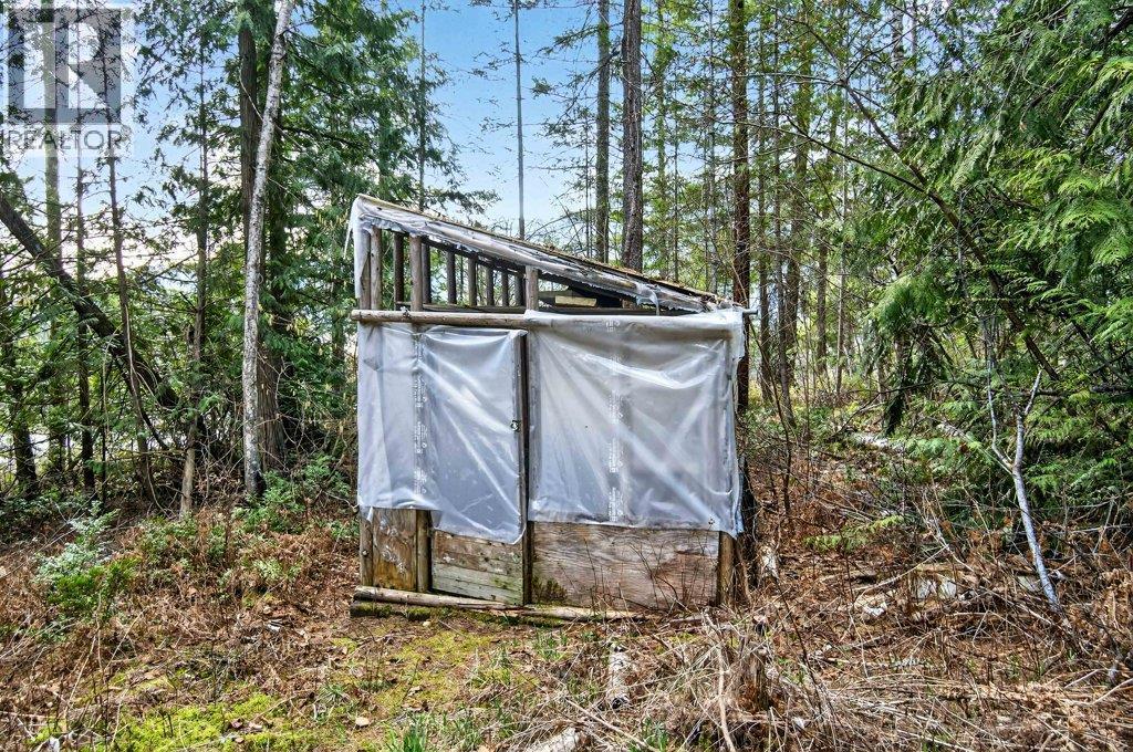 7905 97A Highway, Mara, BC - Outdoor