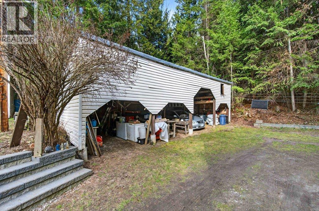 7905 97A Highway, Mara, BC - Outdoor