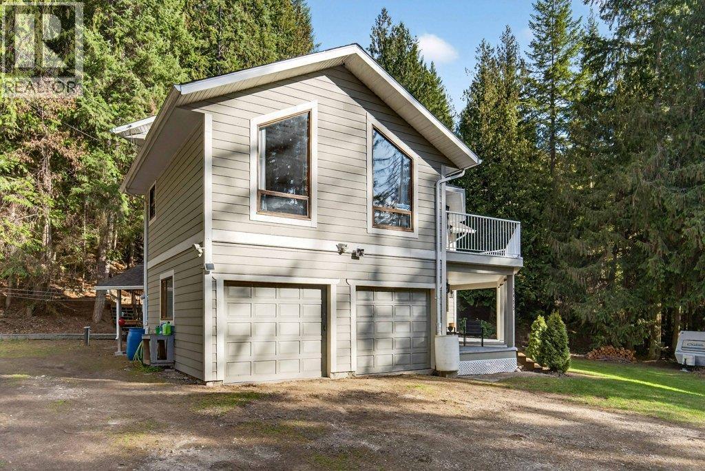 7905 97A Highway, Mara, BC - Outdoor