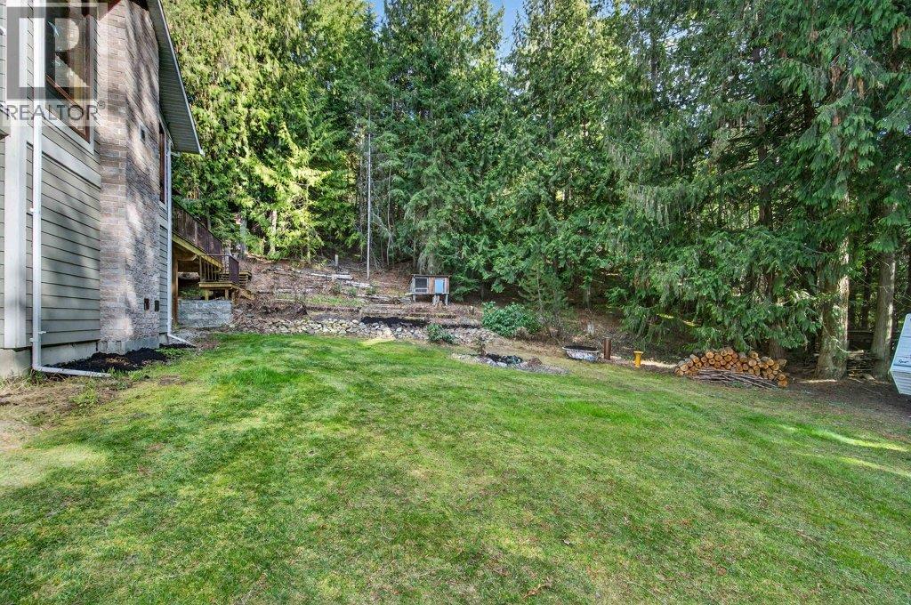 7905 97A Highway, Mara, BC - Outdoor