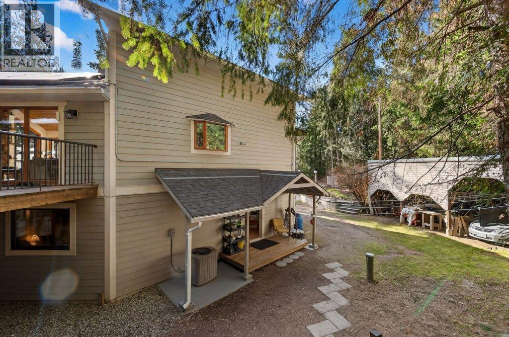 7905 97A Highway, Mara, BC - Outdoor