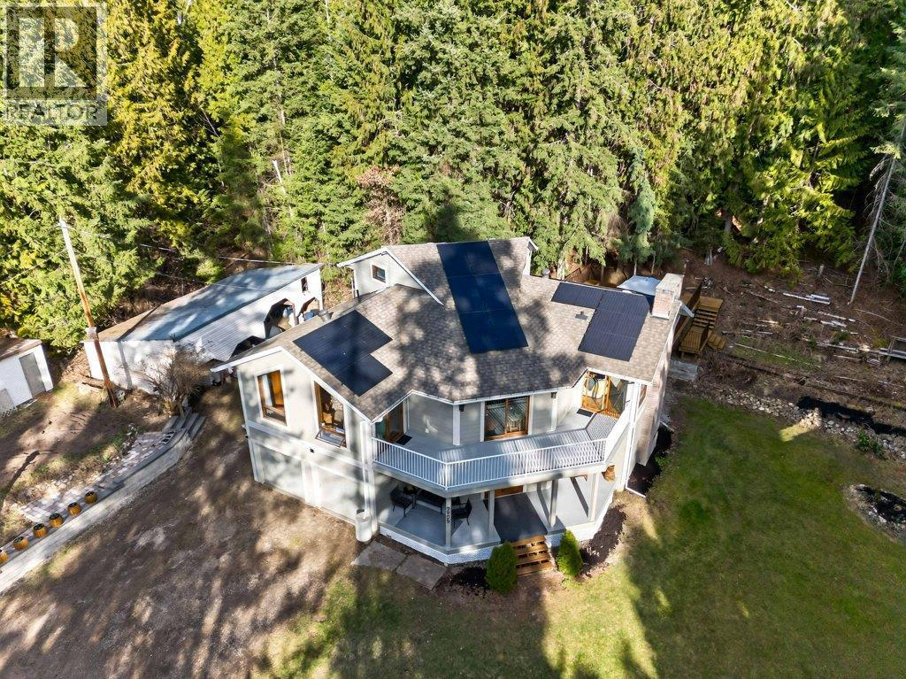 7905 97A Highway, Mara, BC - Outdoor With Deck Patio Veranda