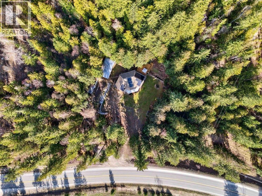 7905 97A Highway, Mara, BC - Outdoor