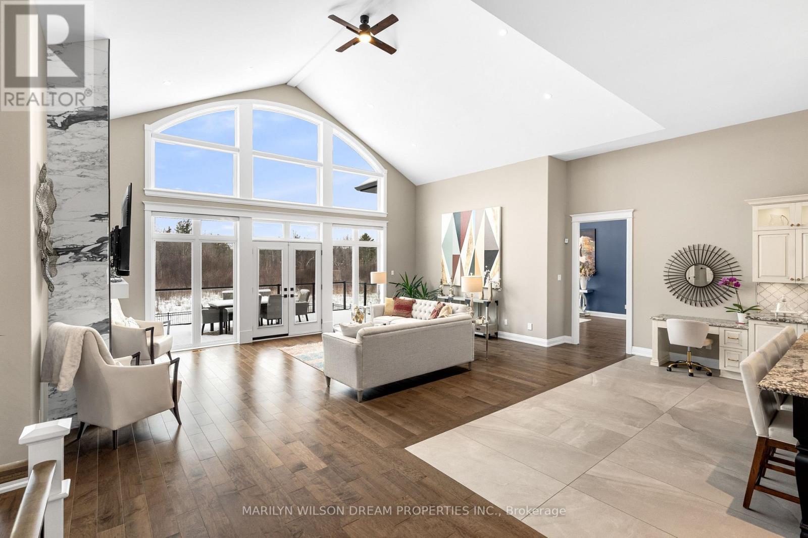 324 Hedley Way, Ottawa, ON - Indoor Photo Showing Living Room