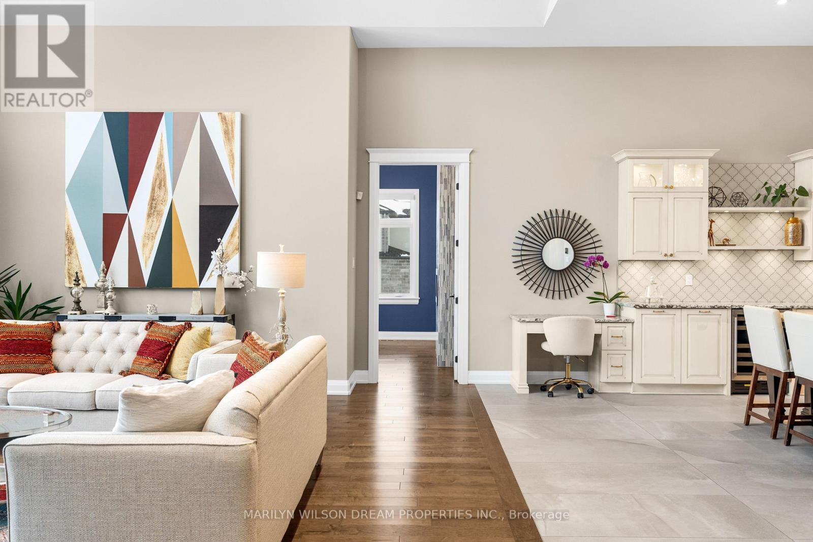 324 Hedley Way, Ottawa, ON - Indoor Photo Showing Living Room