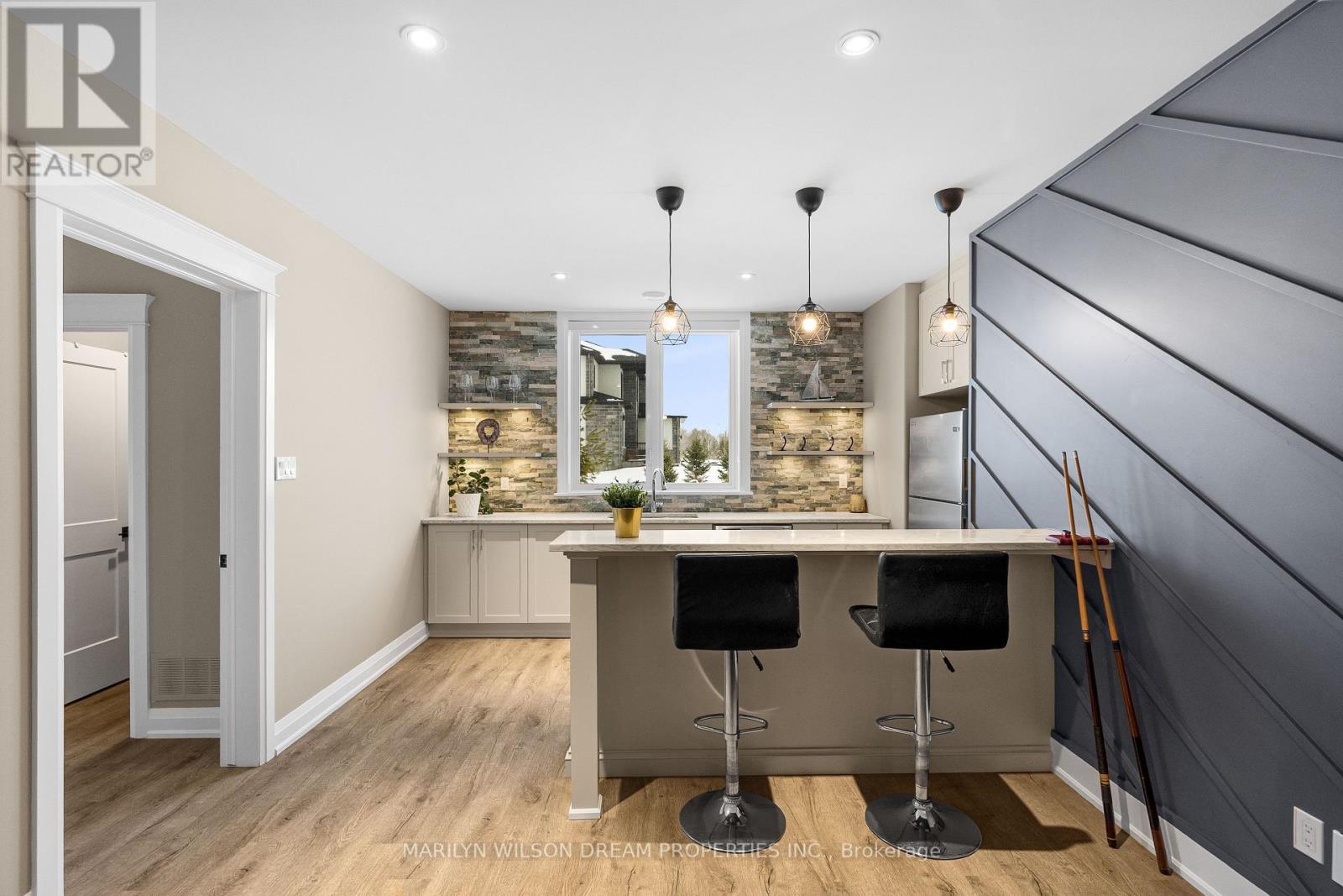 324 Hedley Way, Ottawa, ON - Indoor Photo Showing Kitchen With Upgraded Kitchen