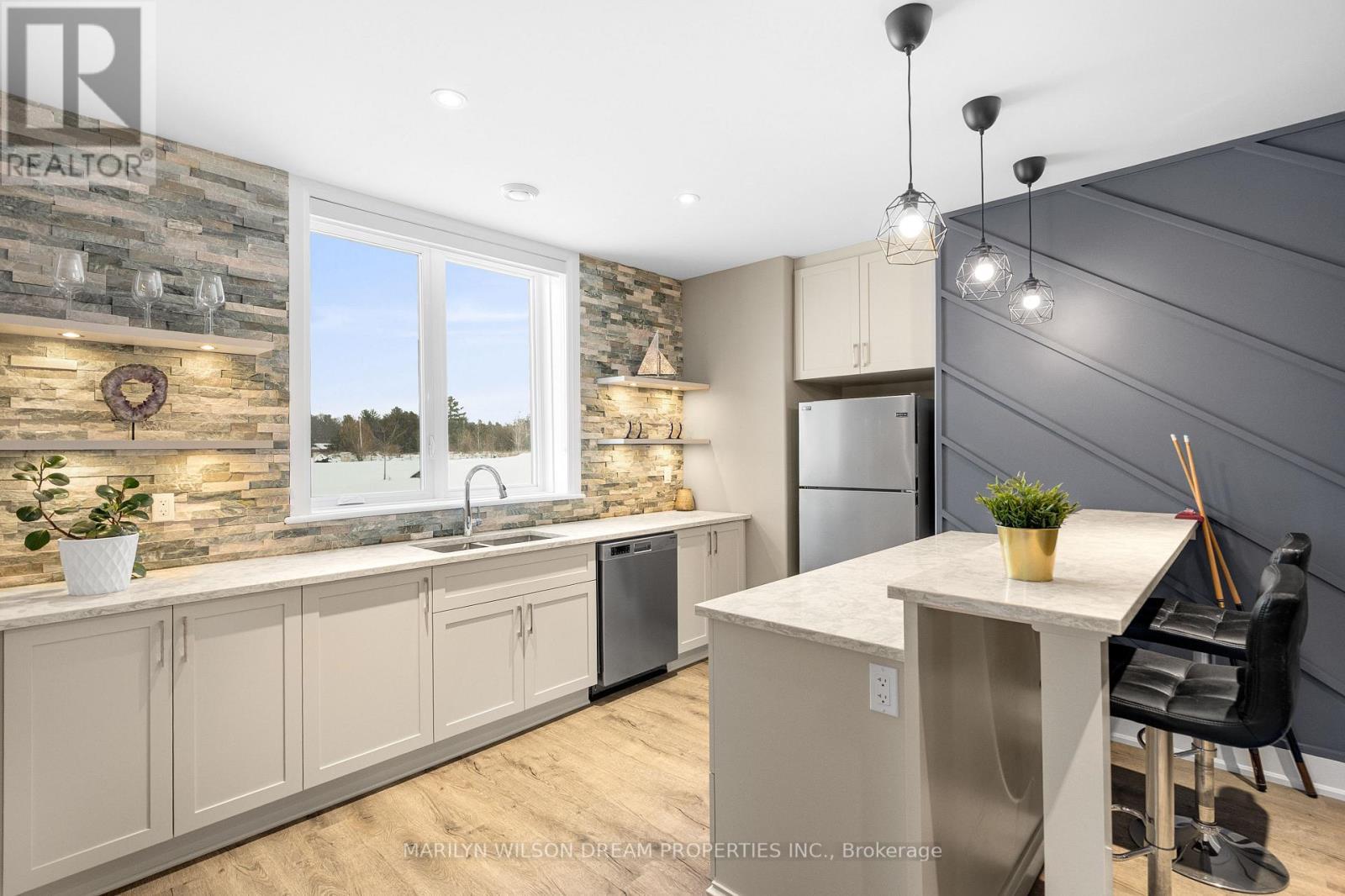 324 Hedley Way, Ottawa, ON - Indoor Photo Showing Kitchen