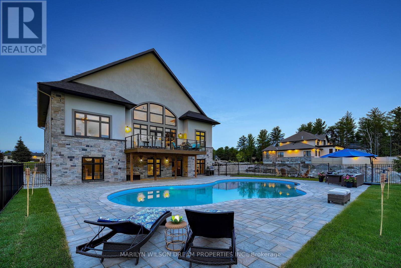 324 Hedley Way, Ottawa, ON - Outdoor With In Ground Pool With Backyard