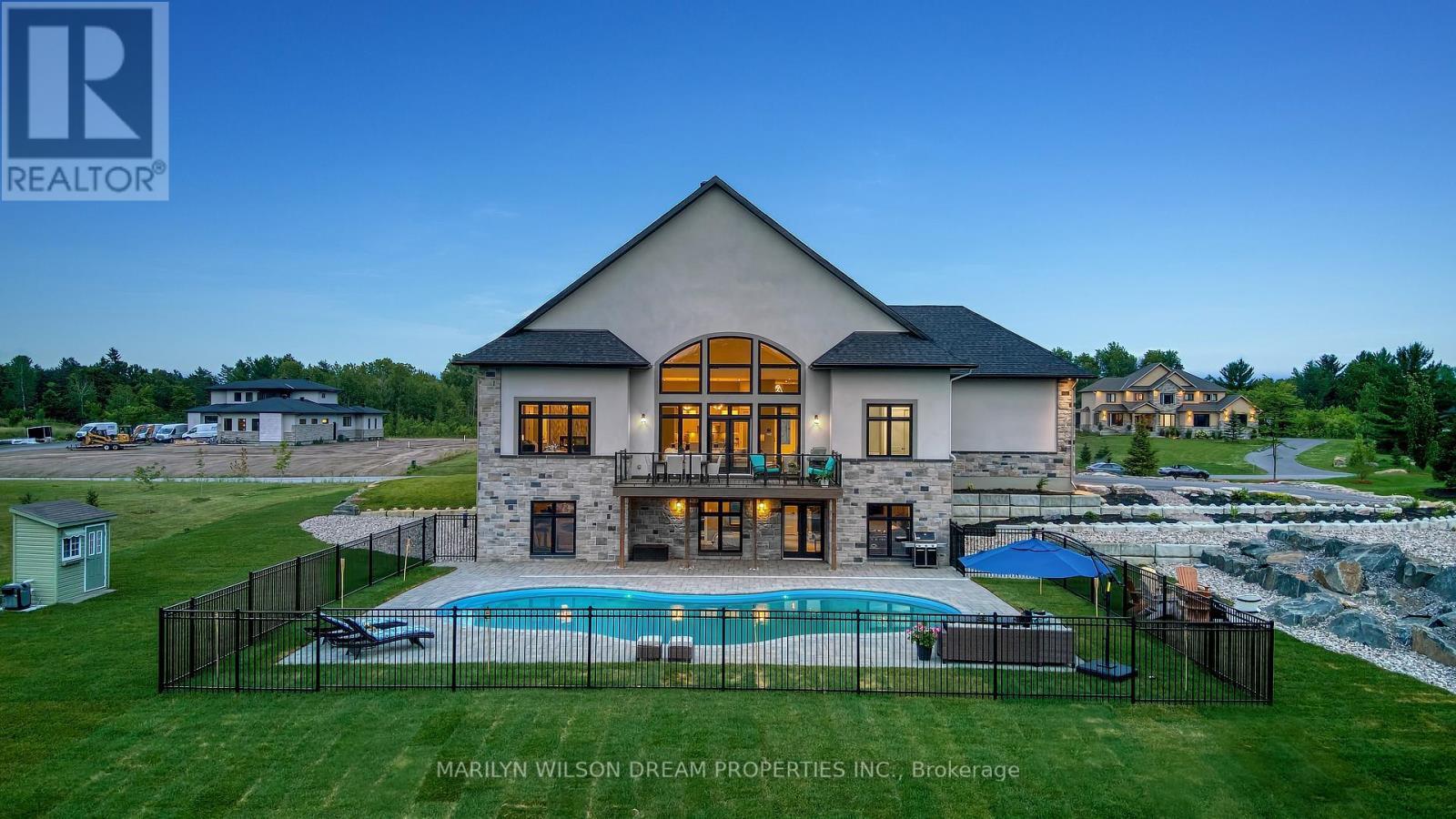 324 Hedley Way, Ottawa, ON - Outdoor With In Ground Pool