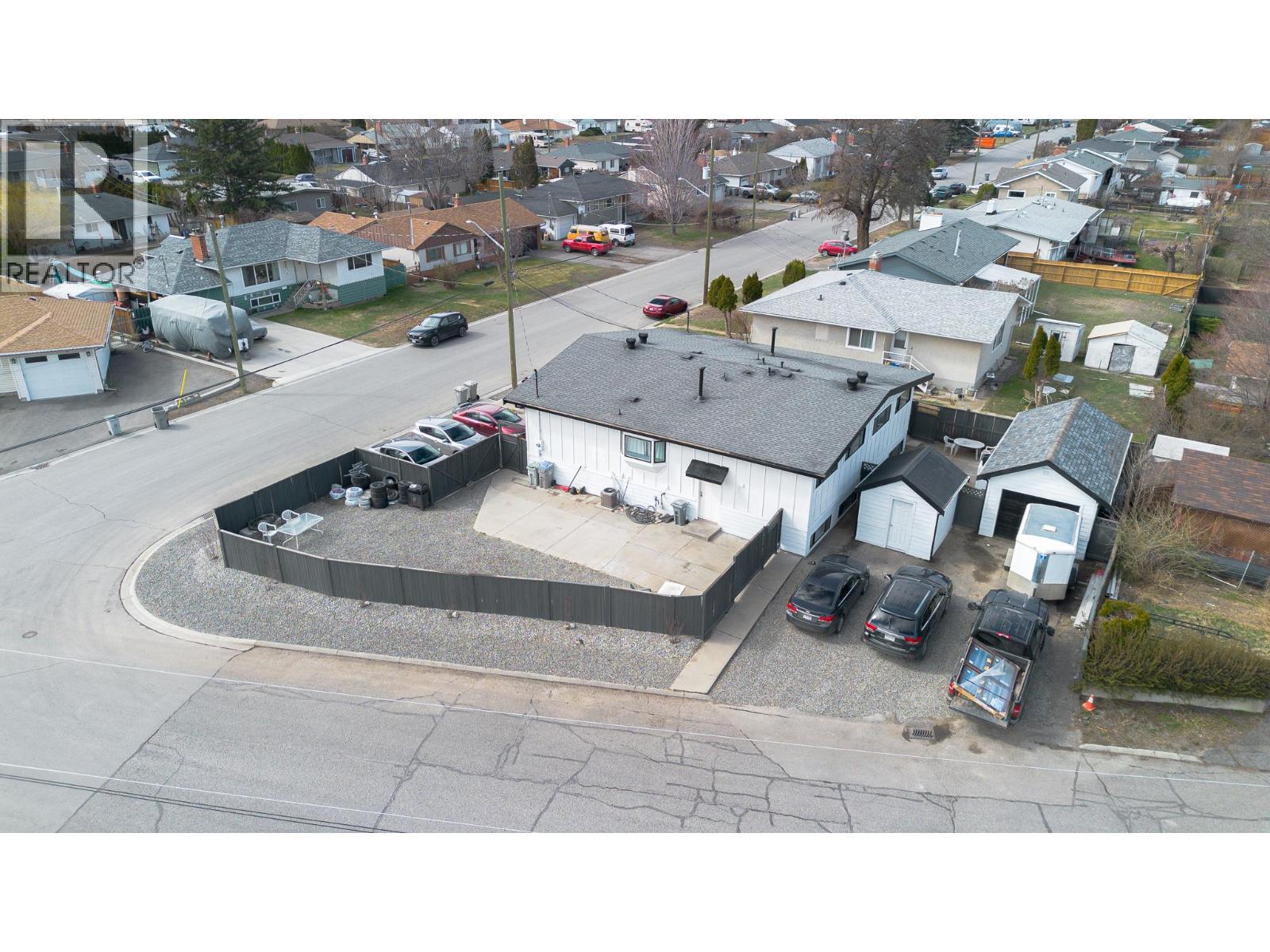 602 & 604 Brentwood Avenue, Kamloops, BC - Outdoor