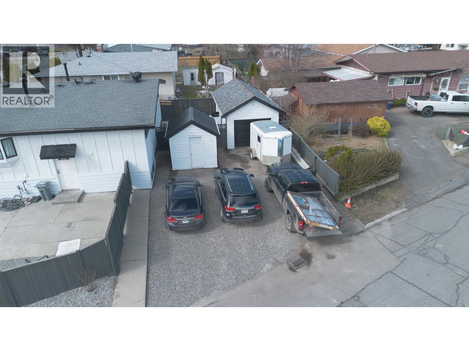 602 & 604 Brentwood Avenue, Kamloops, BC - Outdoor