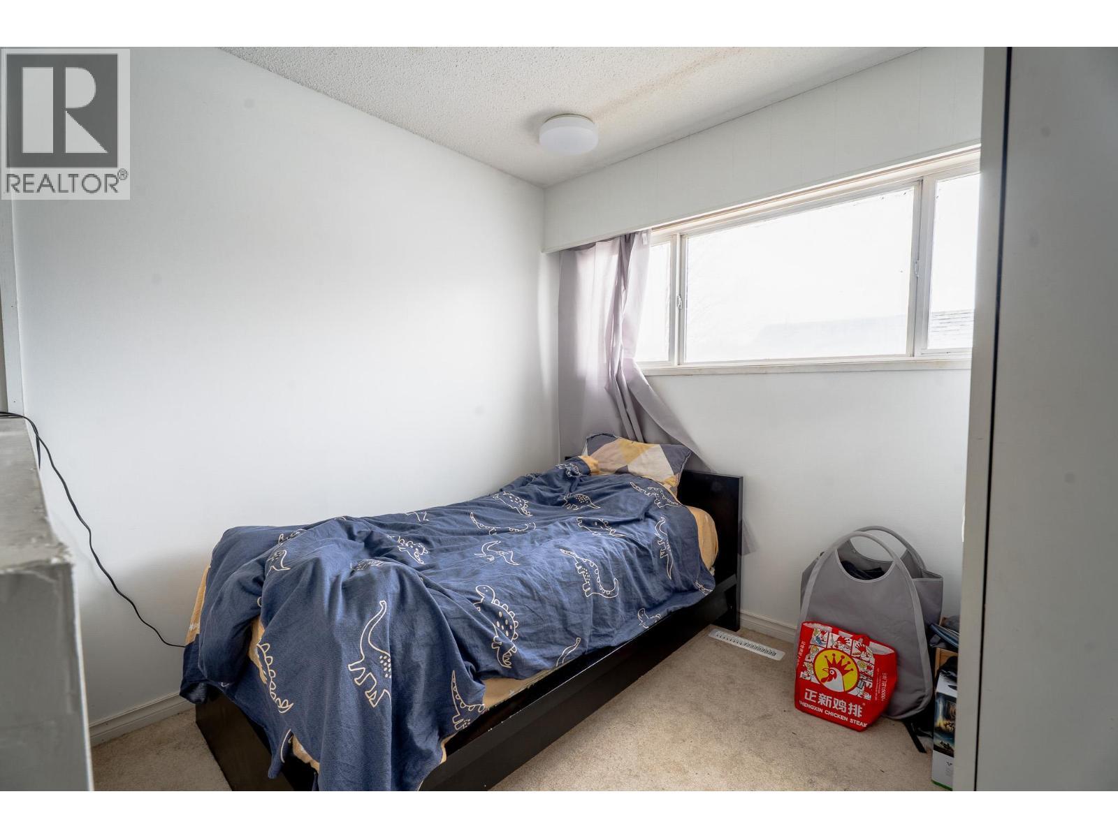 602 & 604 Brentwood Avenue, Kamloops, BC - Indoor Photo Showing Bedroom