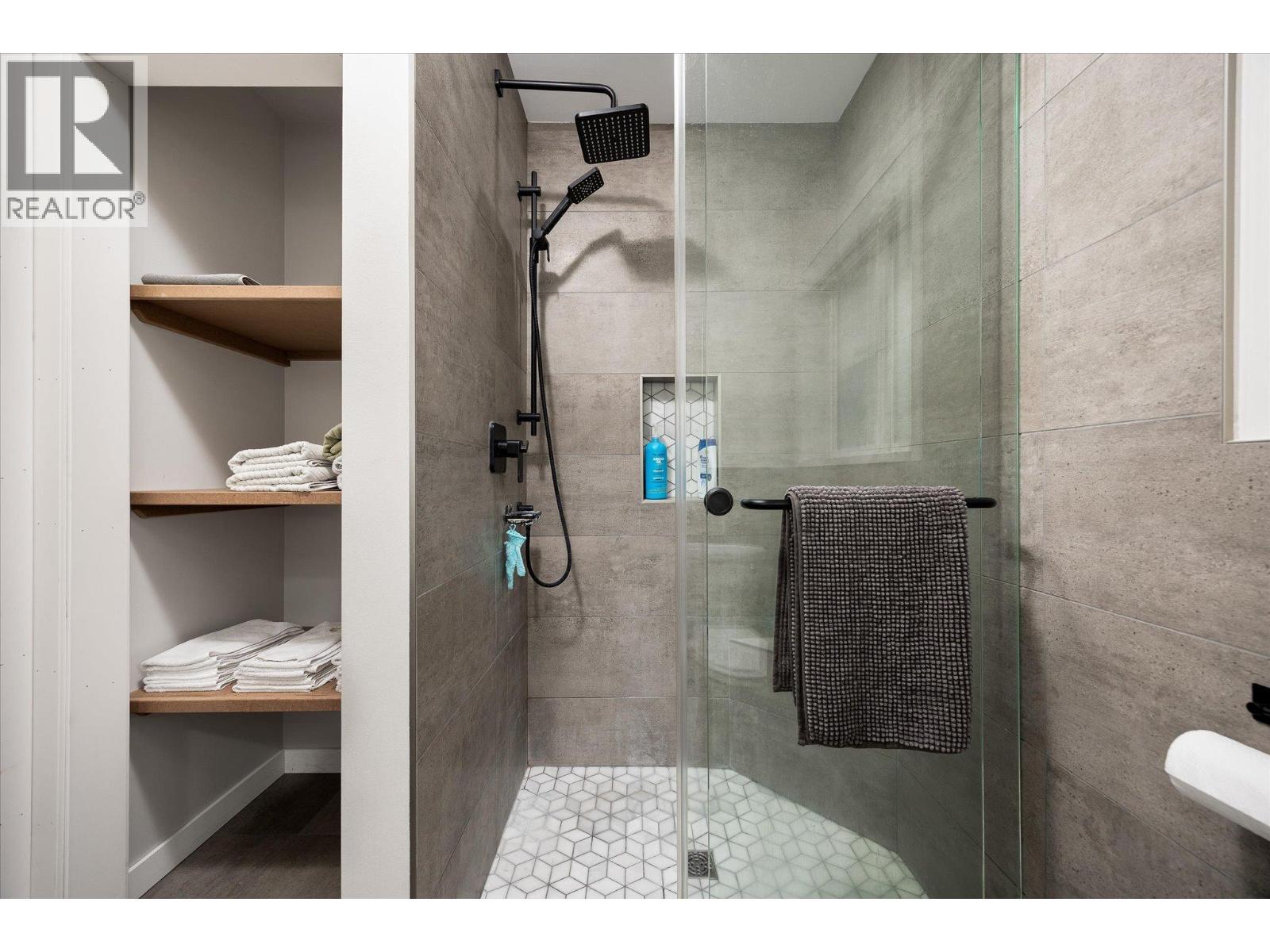 3775 Carrall Road, West Kelowna, BC - Indoor Photo Showing Bathroom