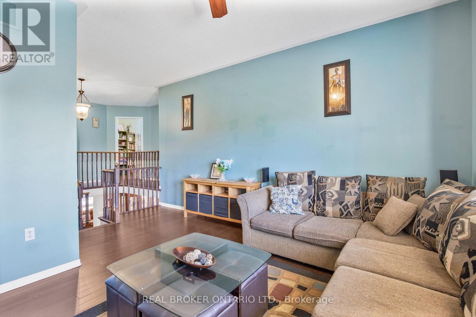 56 Lockheed Crescent, Brampton, ON - Indoor Photo Showing Living Room