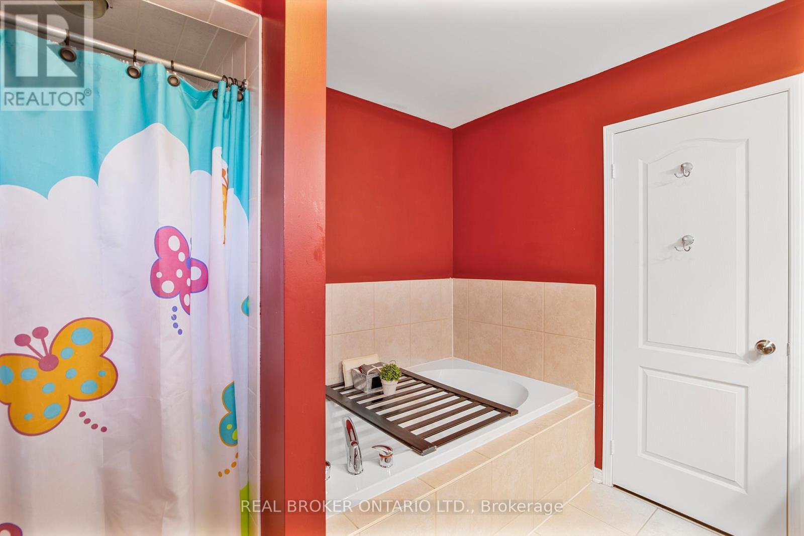 56 Lockheed Crescent, Brampton, ON - Indoor