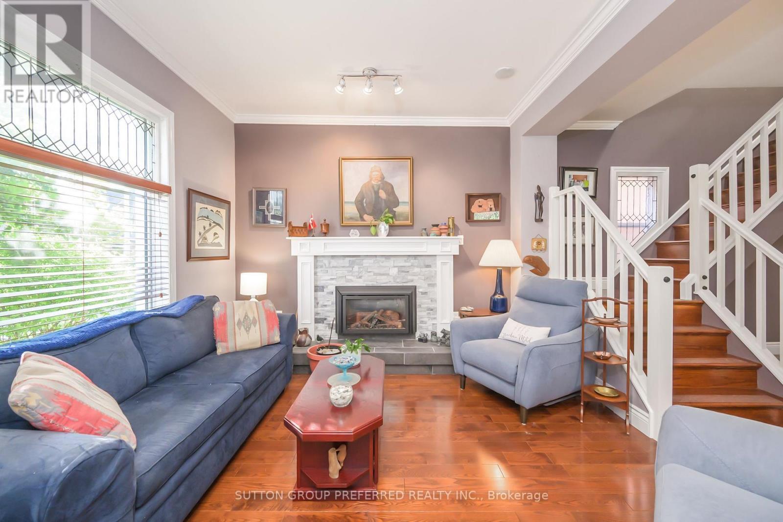 447 Woodman Avenue, London East (East G), ON - Indoor Photo Showing Living Room With Fireplace