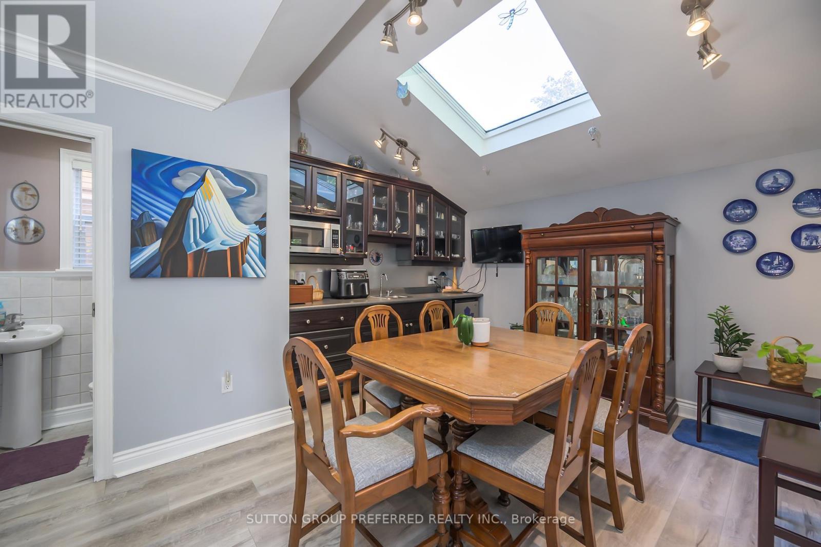 447 Woodman Avenue, London East (East G), ON - Indoor Photo Showing Dining Room