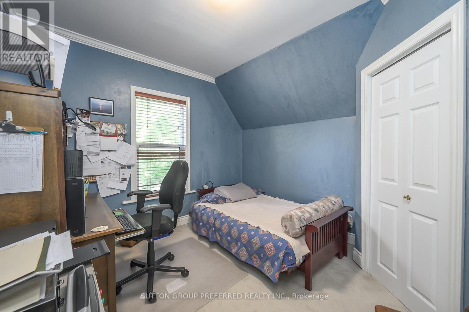 447 Woodman Avenue, London East (East G), ON - Indoor Photo Showing Bedroom