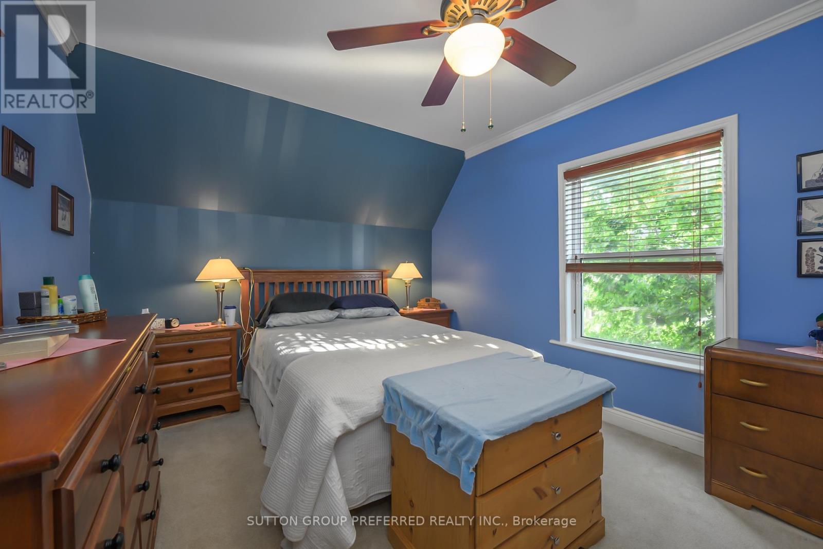447 Woodman Avenue, London East (East G), ON - Indoor Photo Showing Bedroom