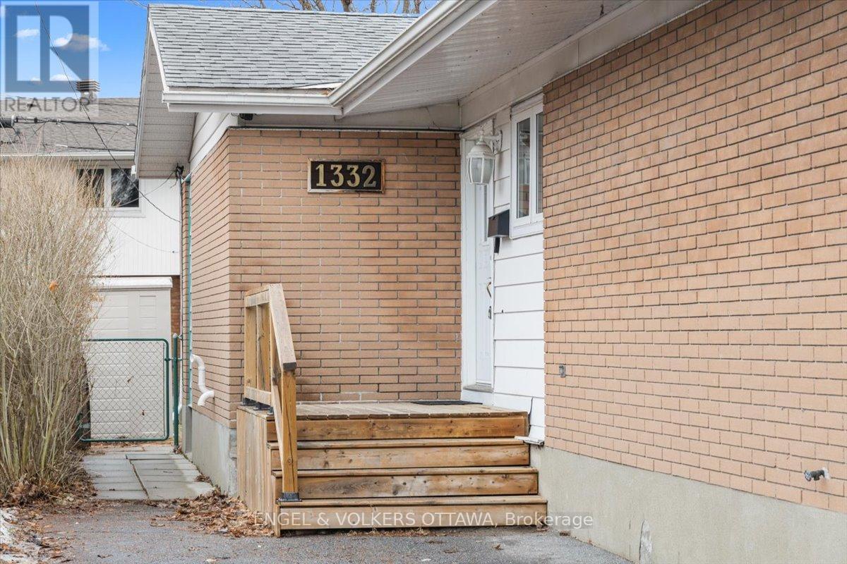 1332 Henry Farm Drive, Ottawa, ON - Outdoor With Exterior