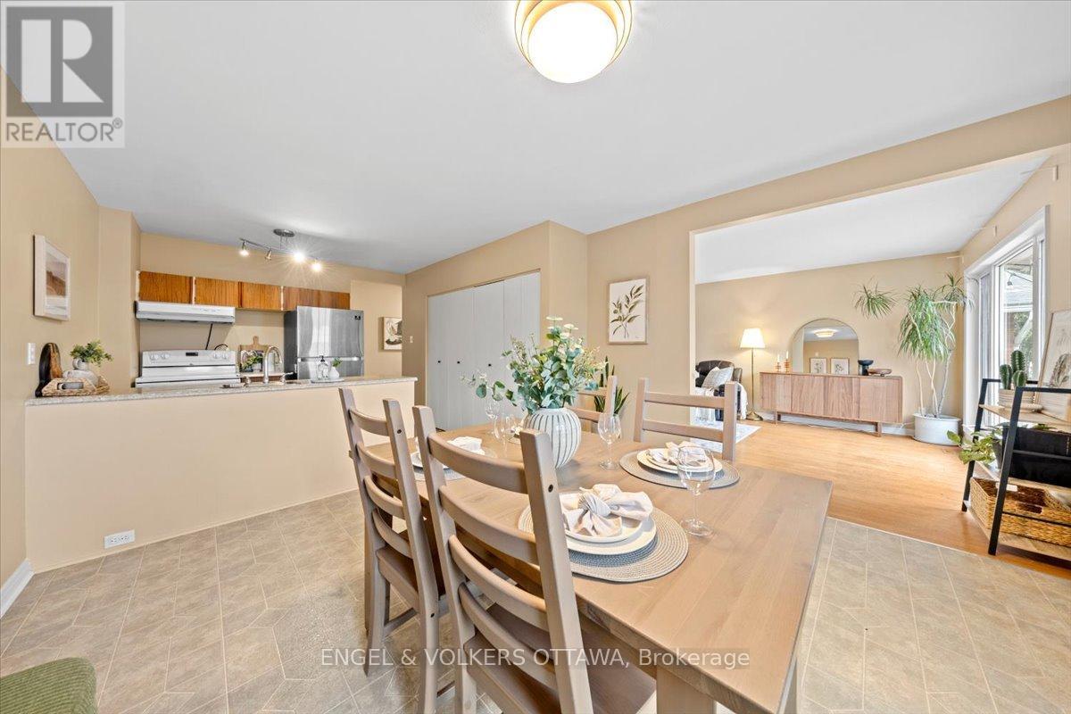 1332 Henry Farm Drive, Ottawa, ON - Indoor Photo Showing Dining Room