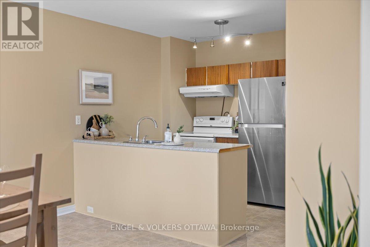 1332 Henry Farm Drive, Ottawa, ON - Indoor