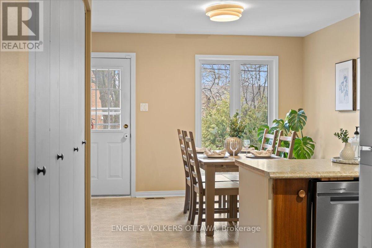 1332 Henry Farm Drive, Ottawa, ON - Indoor Photo Showing Dining Room