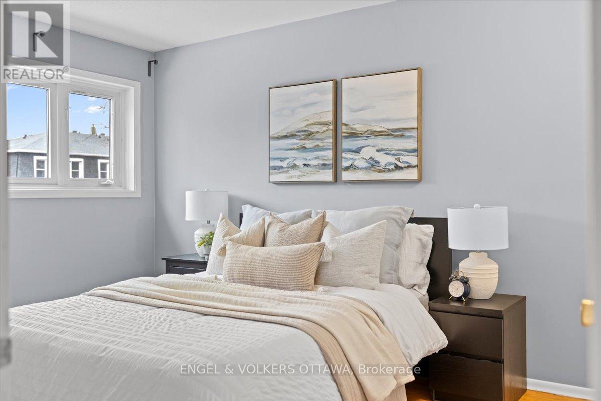 1332 Henry Farm Drive, Ottawa, ON - Indoor Photo Showing Bedroom