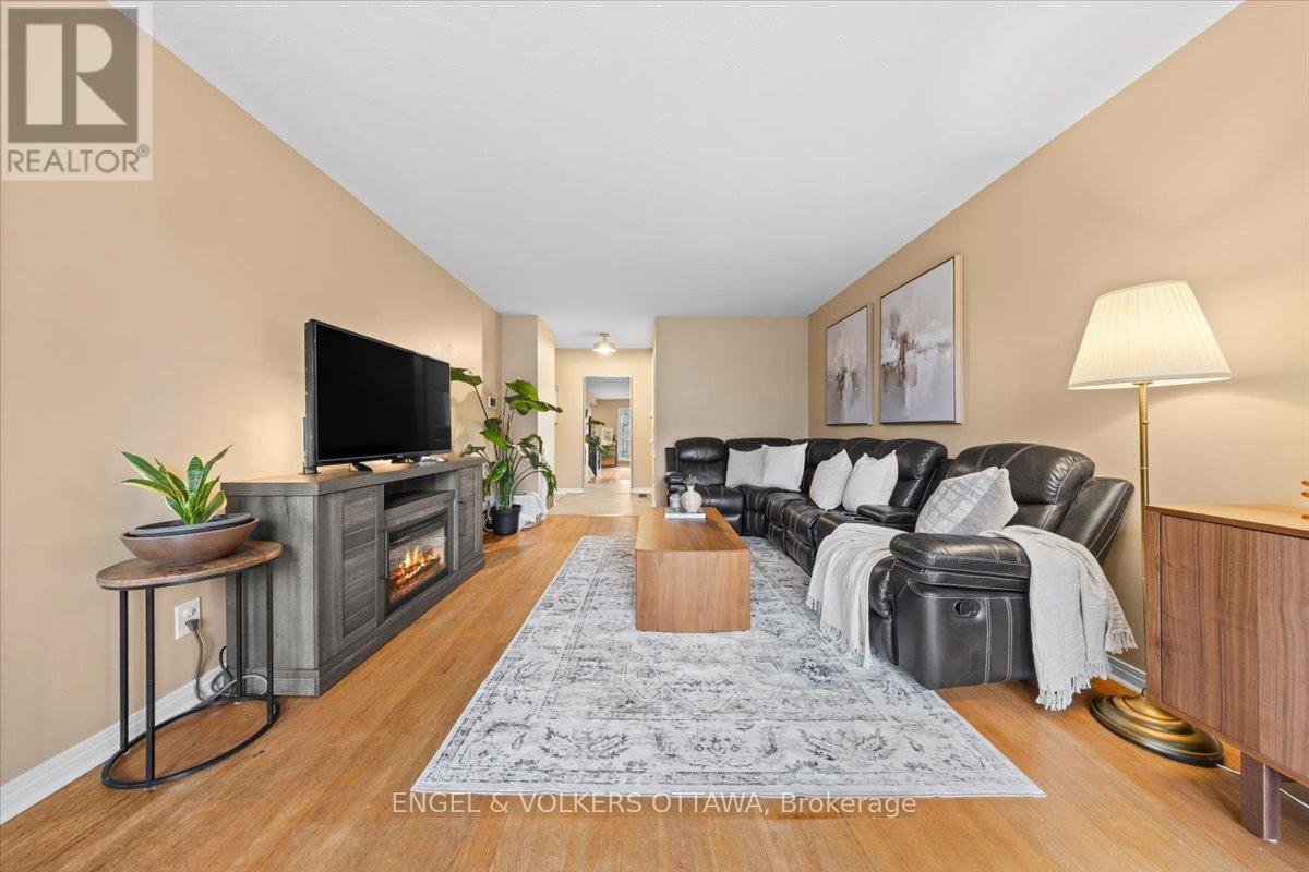 1332 Henry Farm Drive, Ottawa, ON - Indoor Photo Showing Living Room With Fireplace