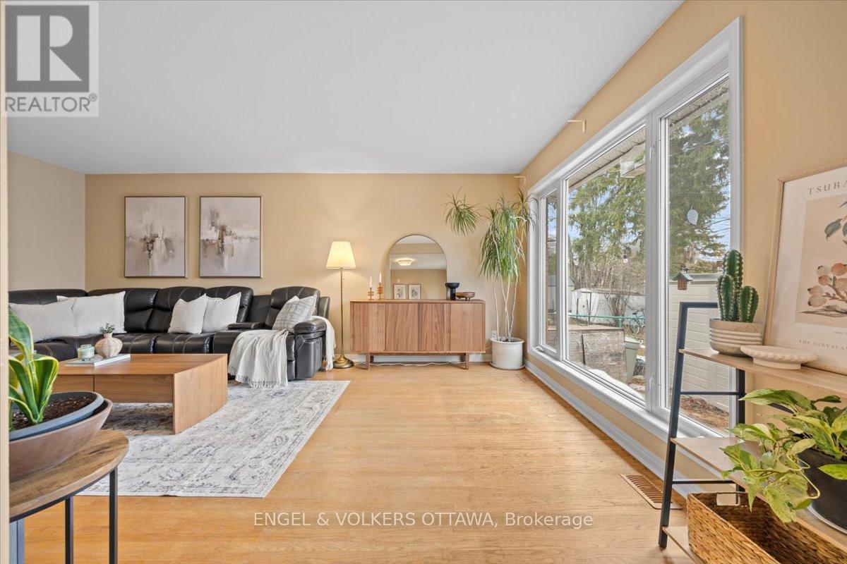 1332 Henry Farm Drive, Ottawa, ON - Indoor