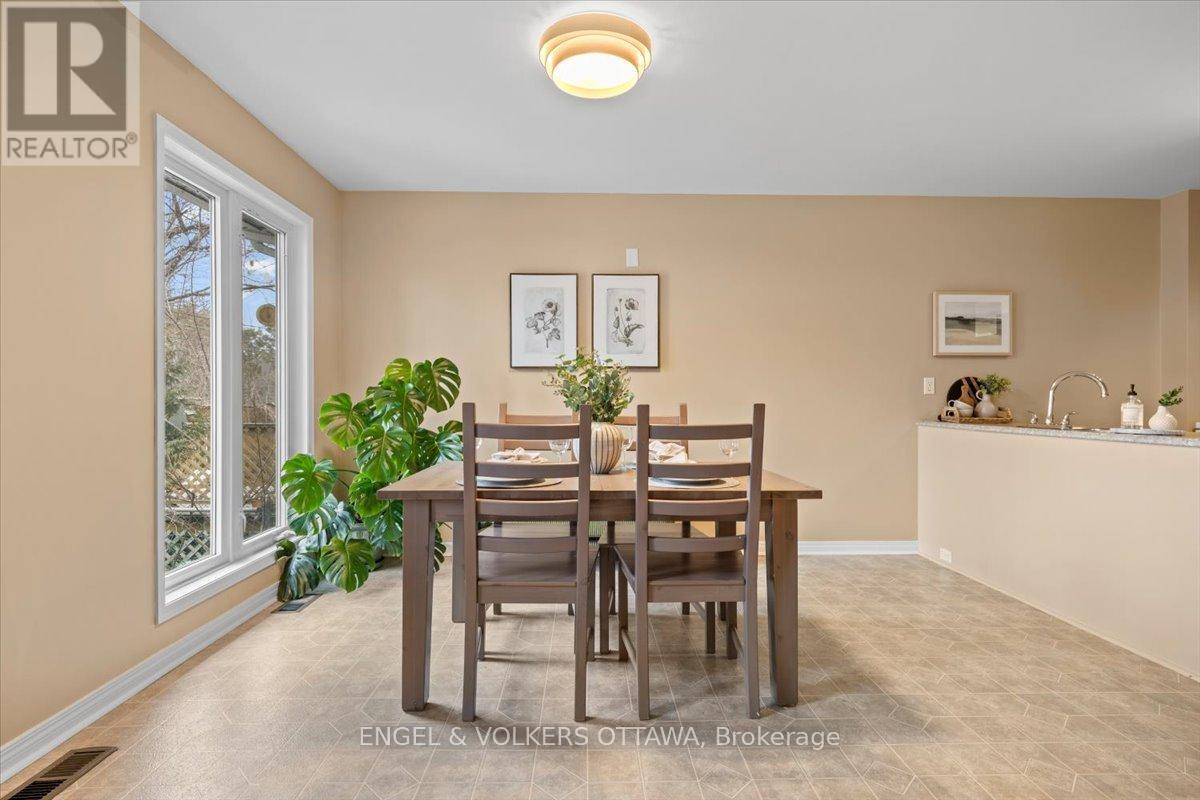 1332 Henry Farm Drive, Ottawa, ON - Indoor Photo Showing Dining Room