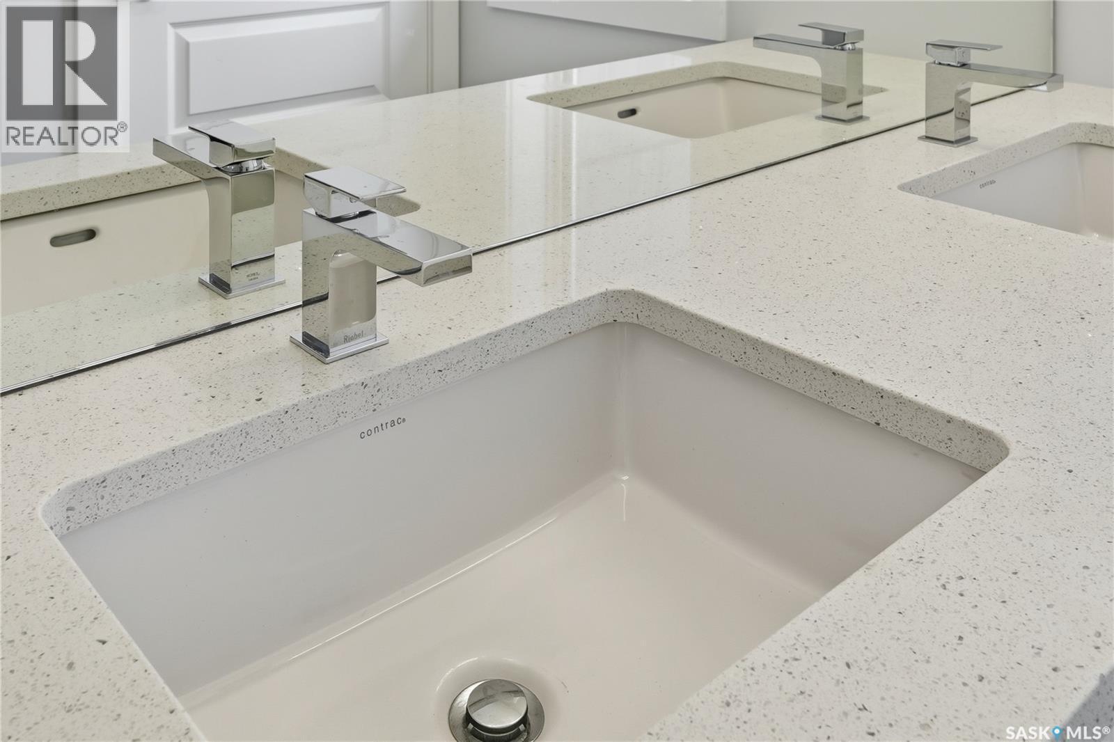 3005 Green Turtle Road, Regina, SK - Indoor