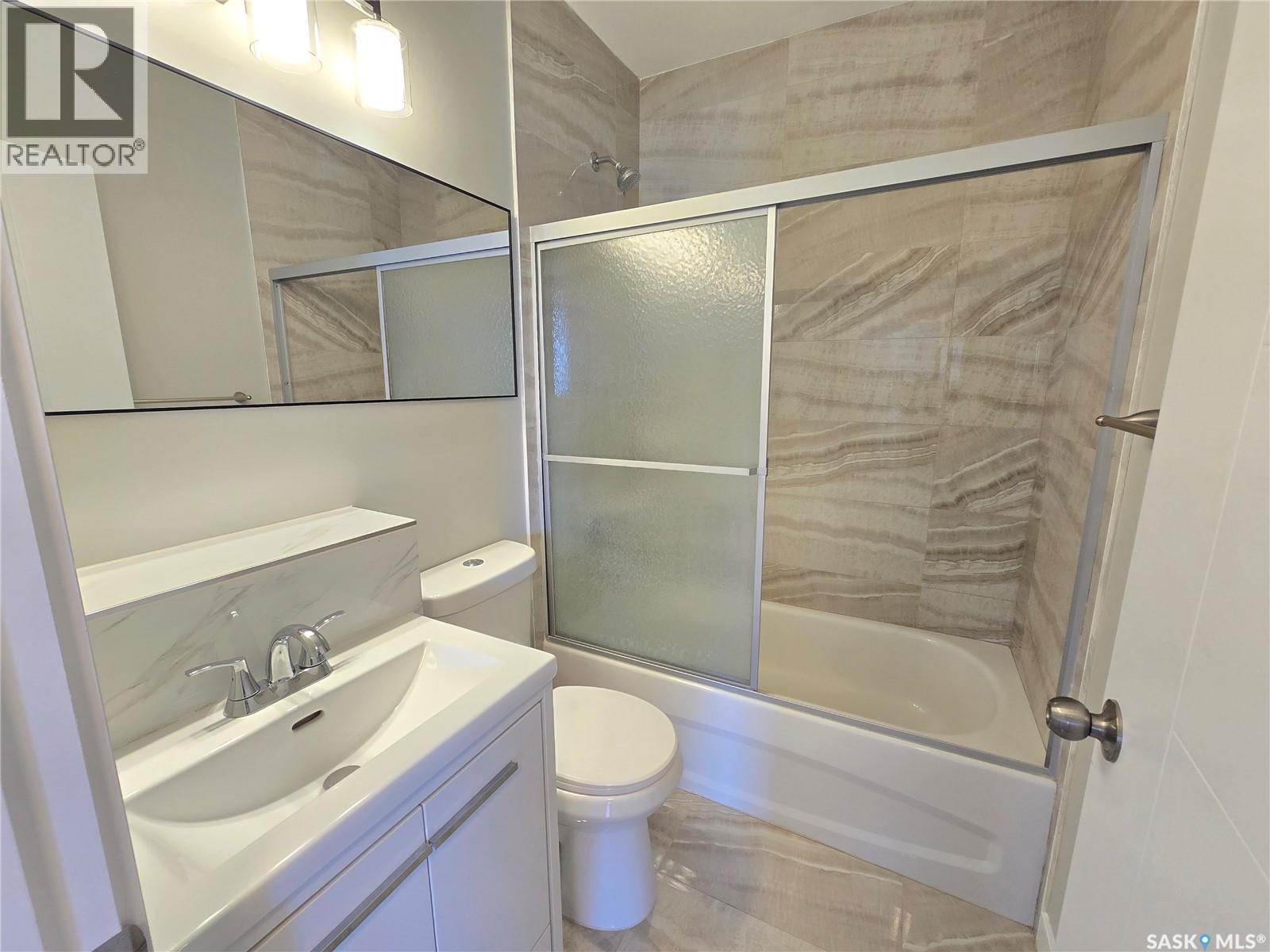 210 E Avenue N, Saskatoon, SK - Indoor Photo Showing Bathroom