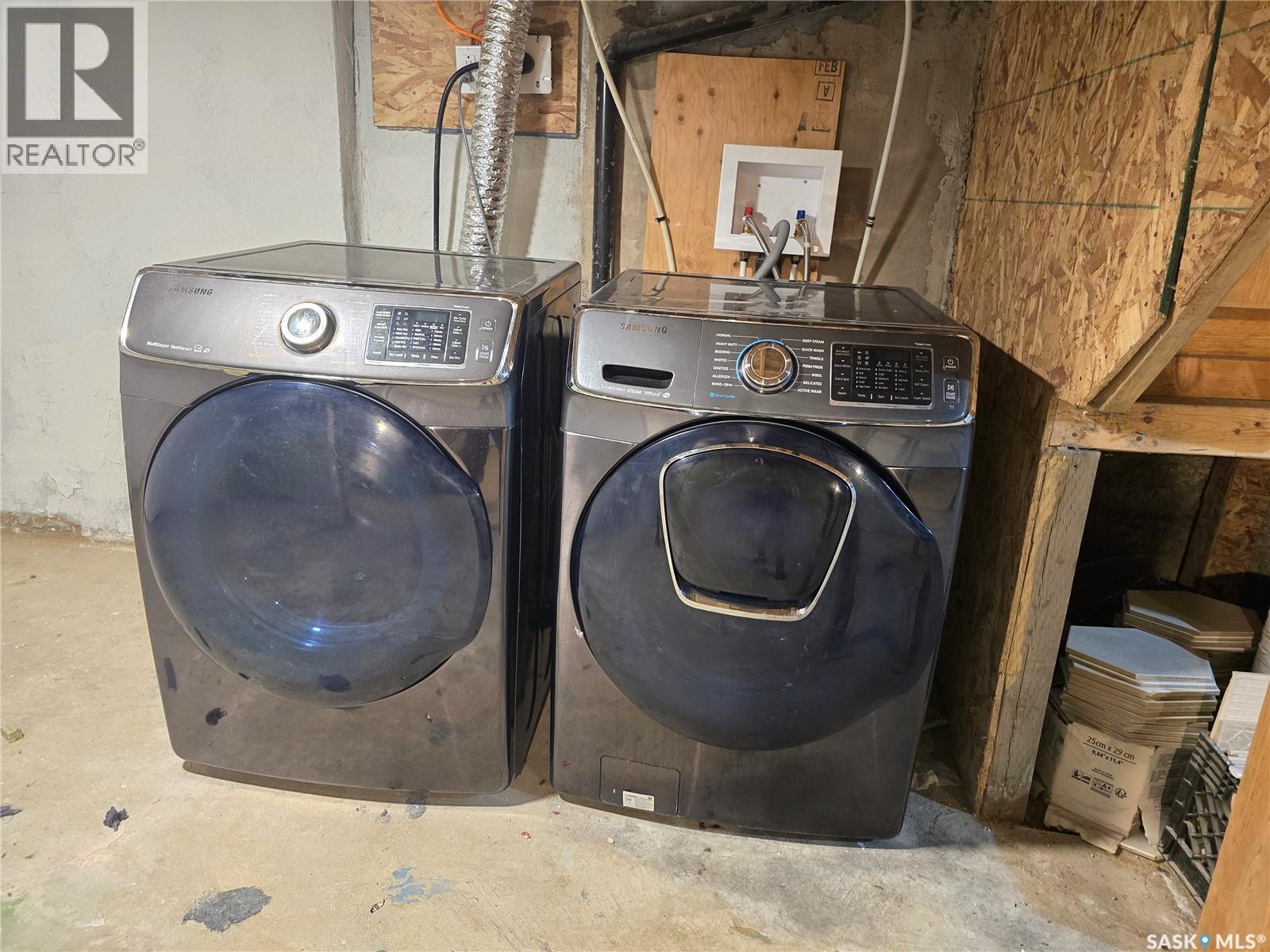 210 E Avenue N, Saskatoon, SK - Indoor Photo Showing Laundry Room