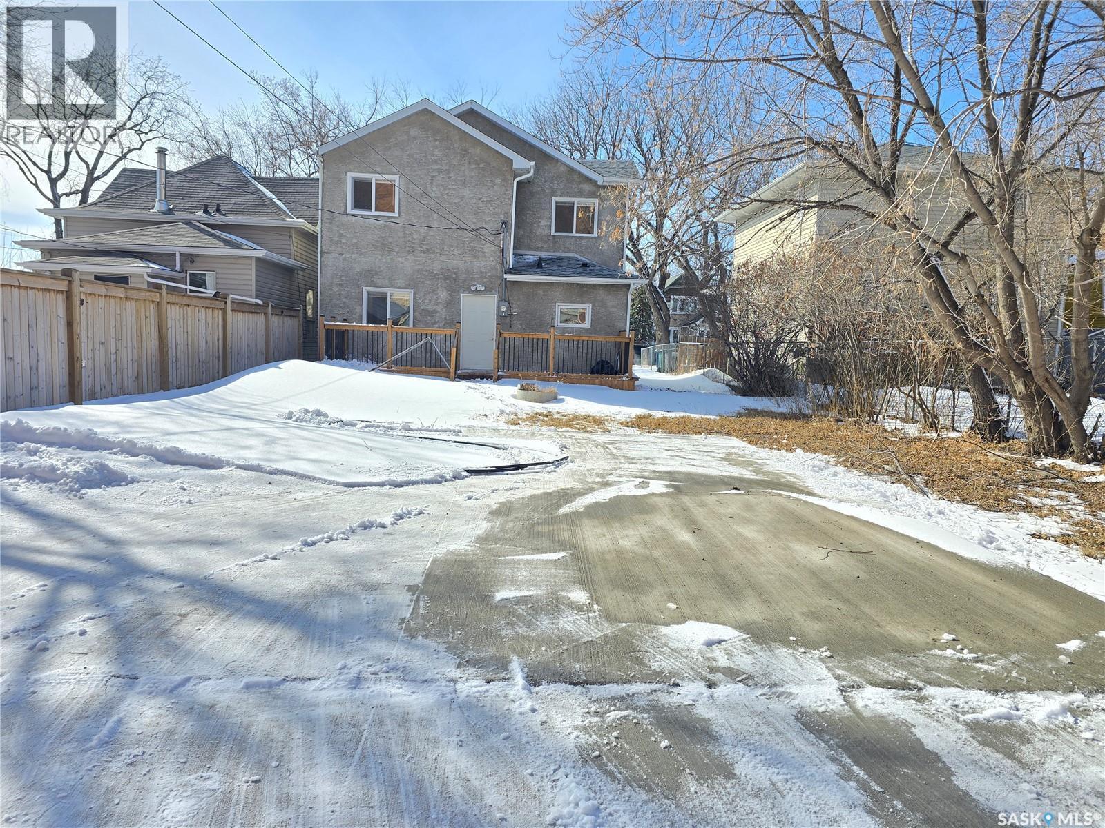 210 E Avenue N, Saskatoon, SK - Outdoor