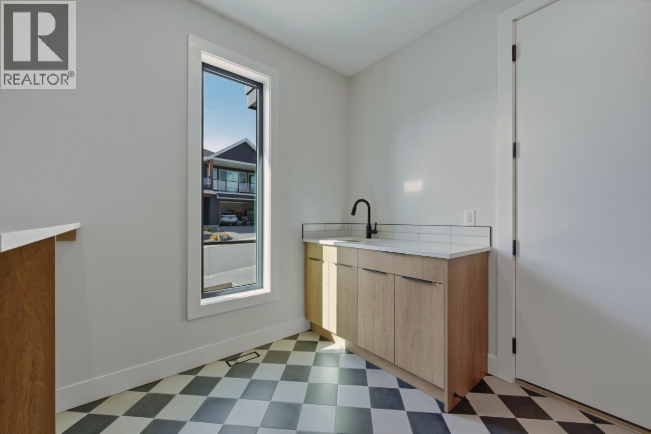 1120 Collinson Court, Kelowna, BC - Indoor Photo Showing Other Room